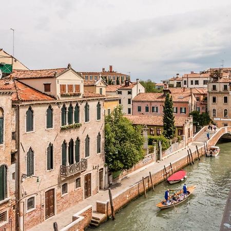 Carmini Canal View And Balcony With Lift Venice Exterior photo